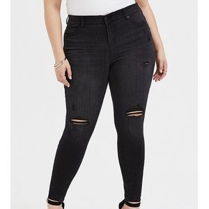 Bombshell Skinny Jean - Premium Stretch Black Wash